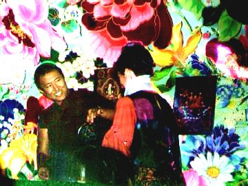 Dzongsar Khyentse Rinpoche receiving gift in Ankaran